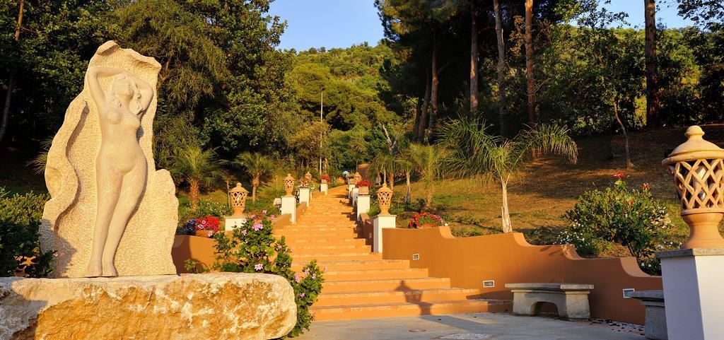 Hotel Porto Pirgos Parghelia Esterno foto