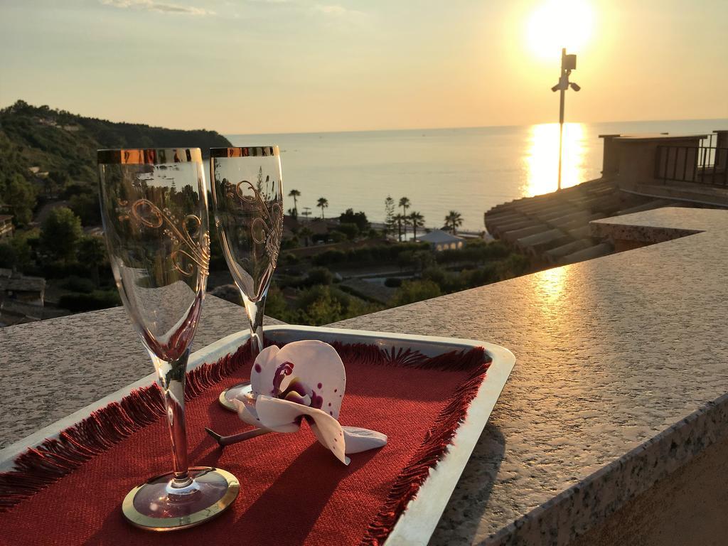 Hotel Porto Pirgos Parghelia Esterno foto