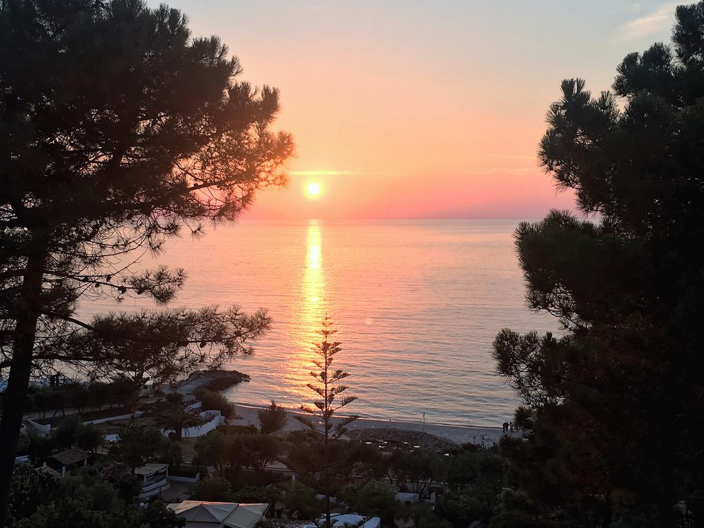 Hotel Porto Pirgos Parghelia Esterno foto
