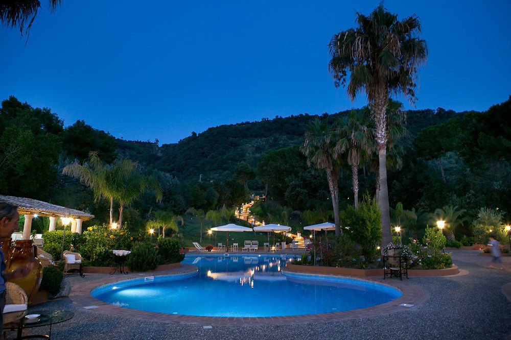 Hotel Porto Pirgos Parghelia Esterno foto