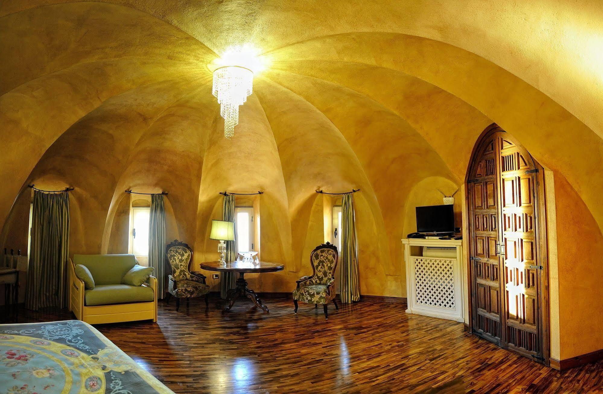 Hotel Porto Pirgos Parghelia Esterno foto