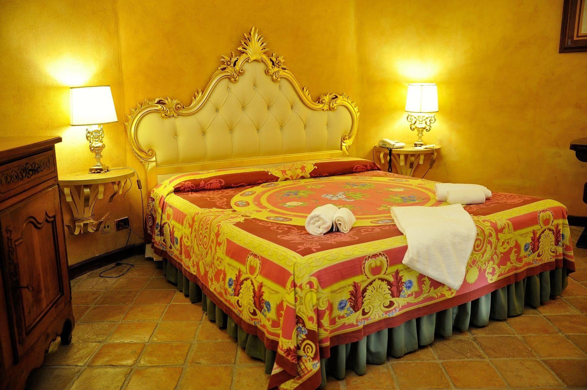 Hotel Porto Pirgos Parghelia Esterno foto