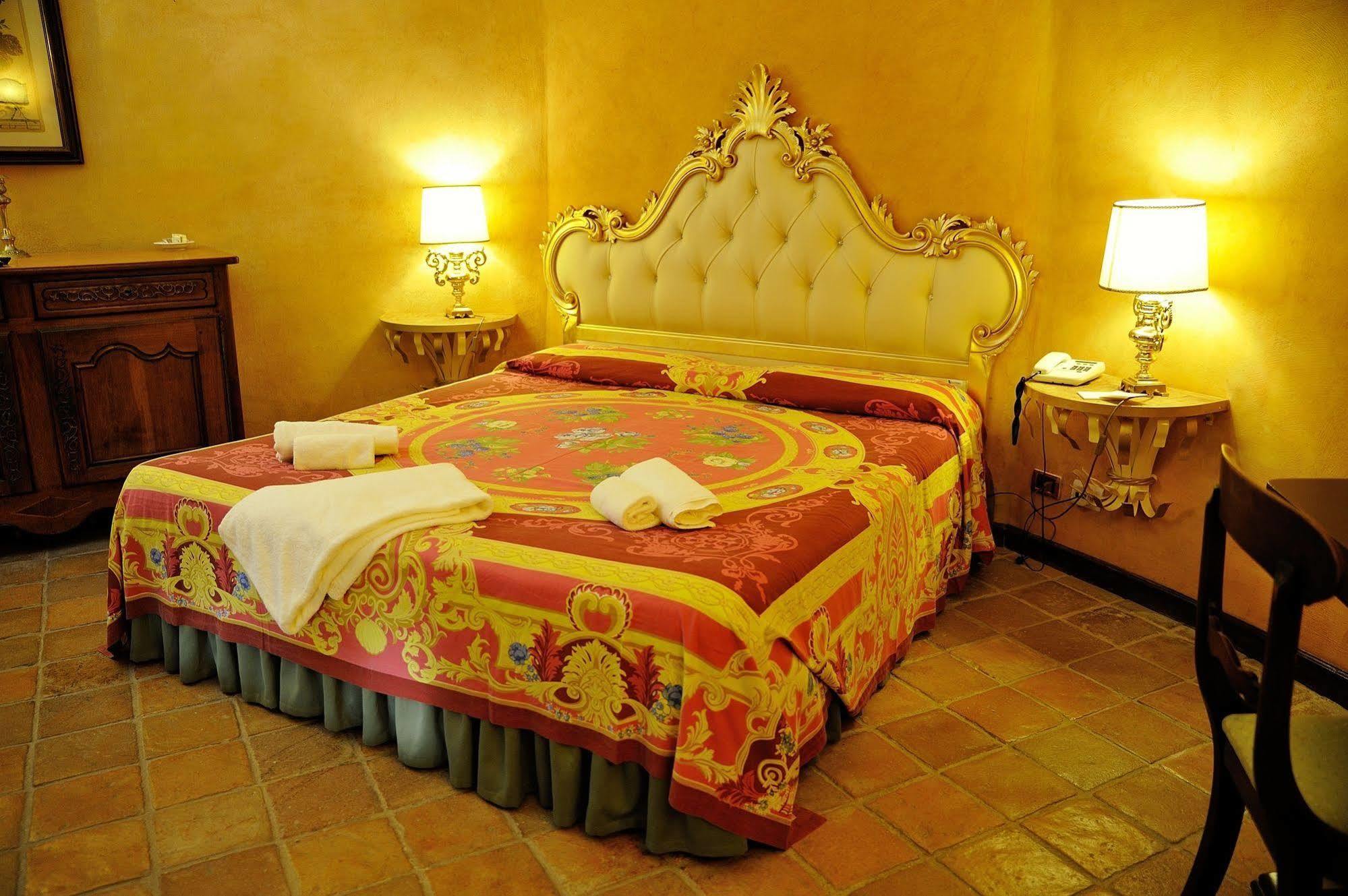 Hotel Porto Pirgos Parghelia Esterno foto