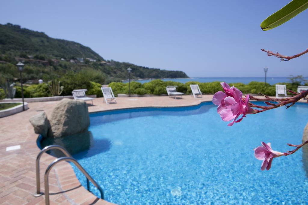 Hotel Porto Pirgos Parghelia Esterno foto
